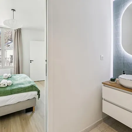 Lavie Maison Luminous Near Montmartre París